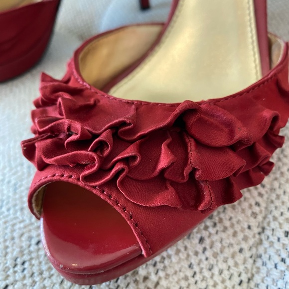 Unlisted red ruffle open toe heels w/ ankle strap - Picture 4 of 6